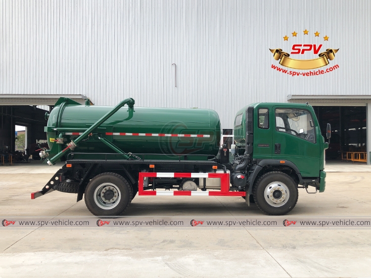 5,000 Litres Sewage Vacuum Truck Sinotruk - RS